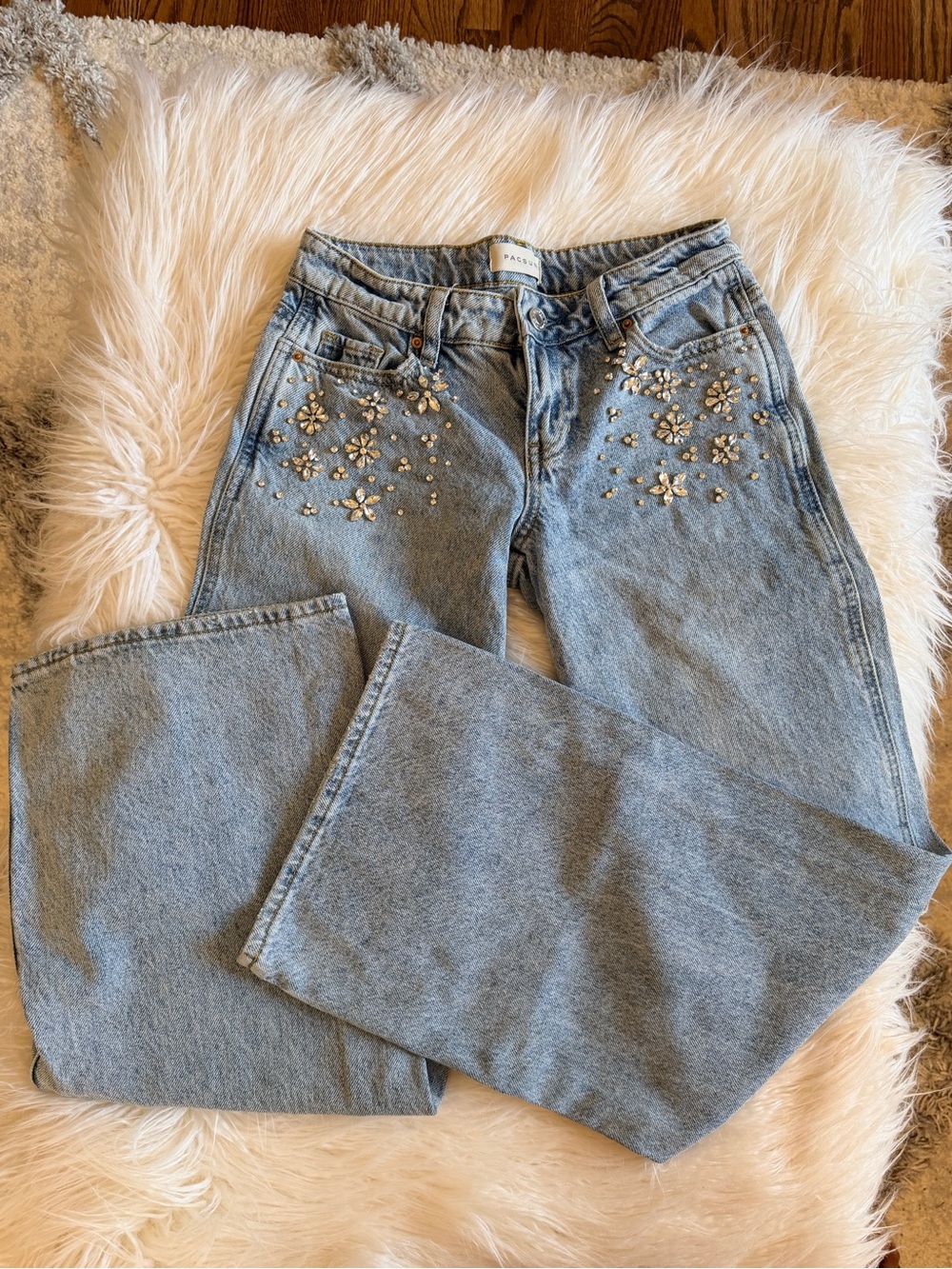 Rhinestone-Embellished Light Wash Jeans - Women